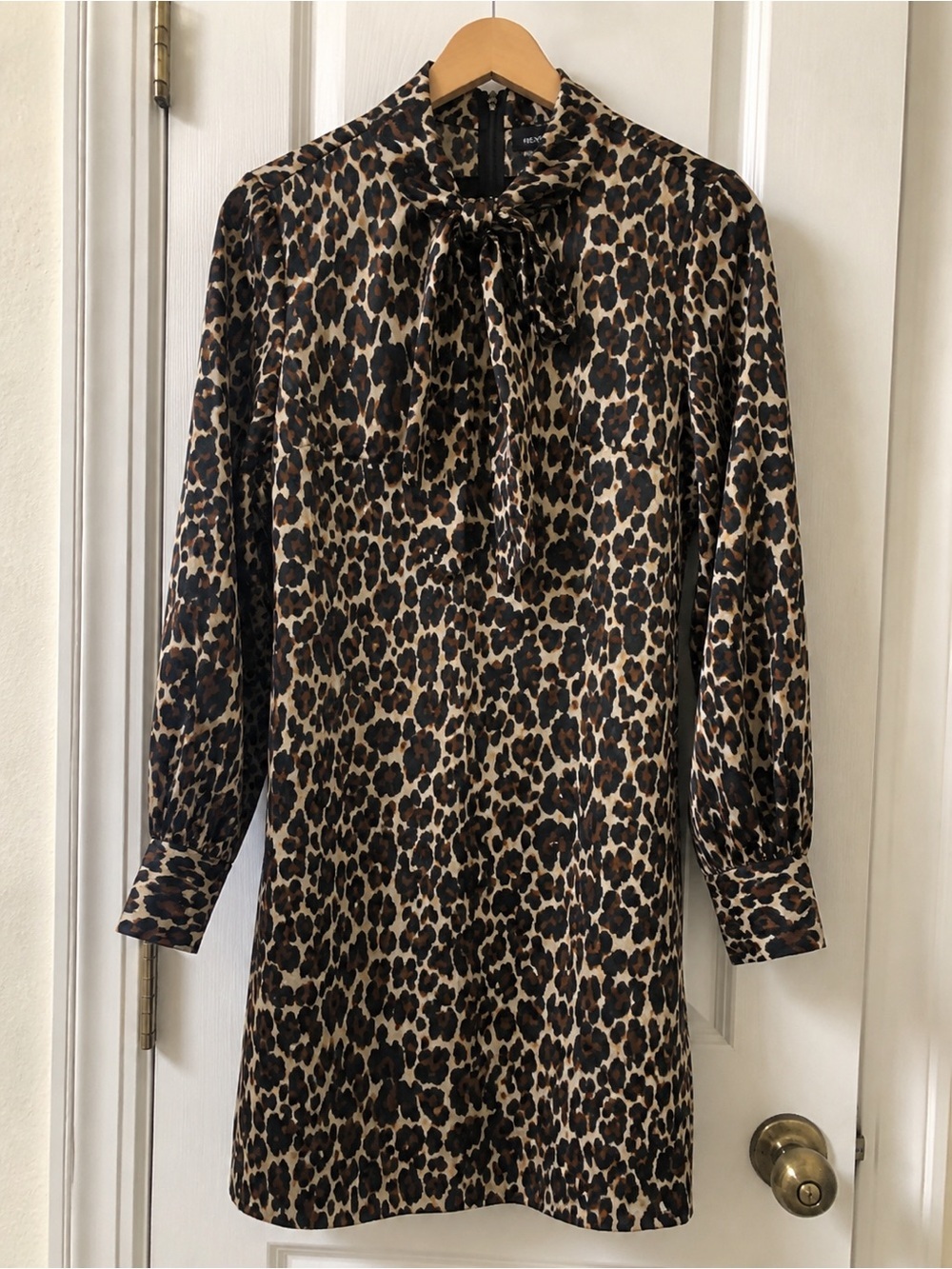 Caslon®
Leopard Print Long Sleeve
Bow-Tie Neck Shift Dress Leopard Print Sz S